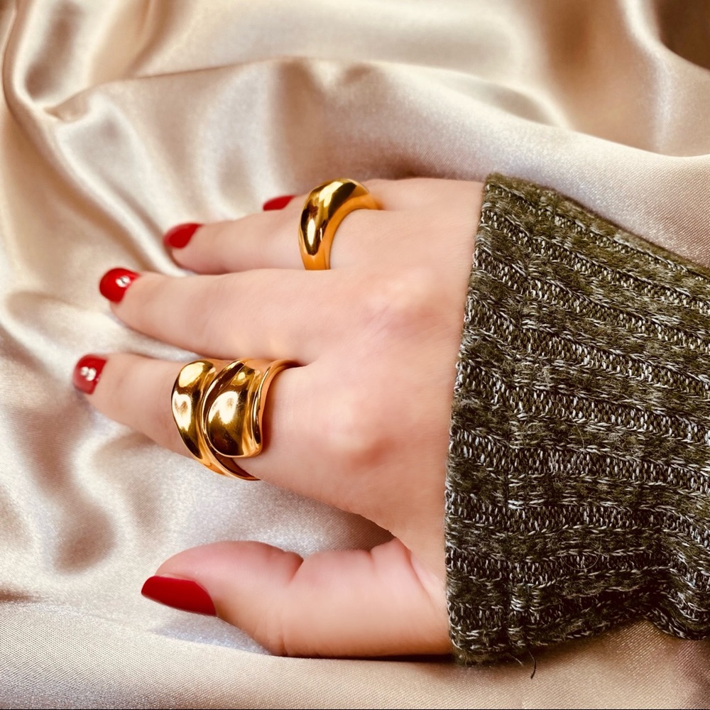Minimalist Glossy Elevated Hiphop Design Ring in Gold - Picture 6 of 8